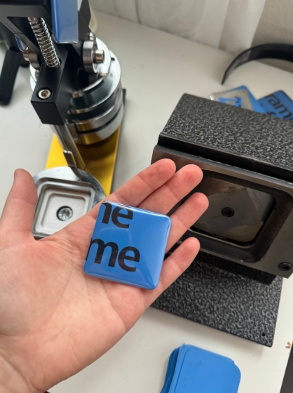 Refrigerator Pasting Machine S - đánh giá và giá Pin Button Badge